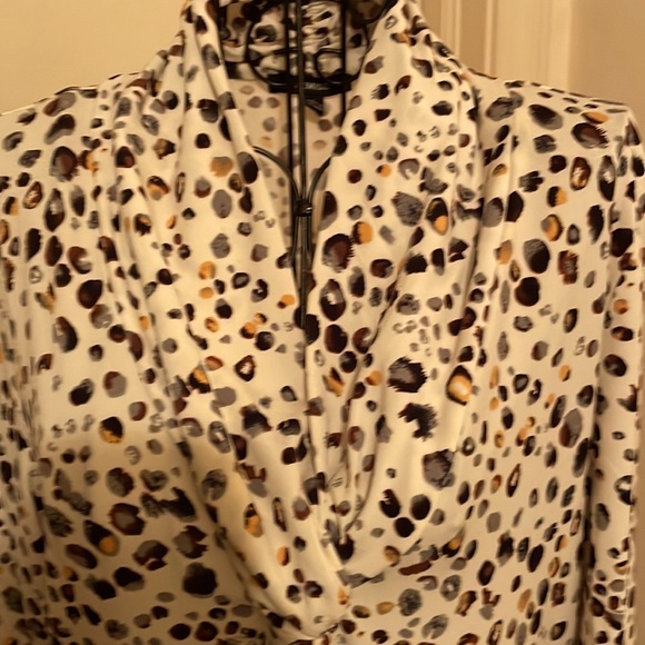 LIKE NEW Versatile Shawl Collar Blouse - Picture 2 of 7